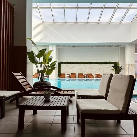 Royal Kate Included, 32nd Floor Apartment