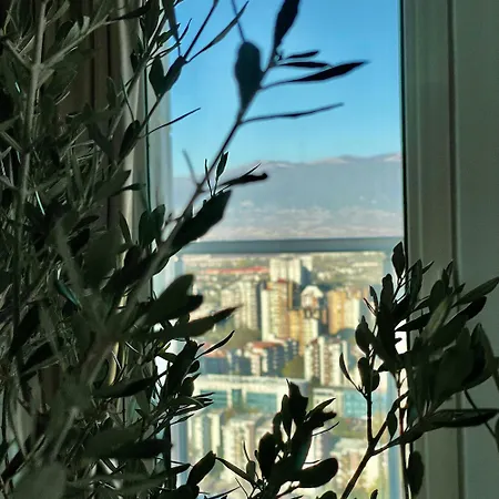 Royal Kate Included, 32nd Floor Apartment