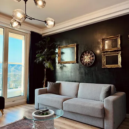 Royal Kate Included, 32nd Floor Apartment