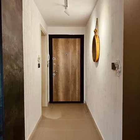 Royal Kate Included, 32nd Floor Apartment