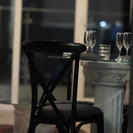 Royal Kate Included, 32nd Floor Apartment