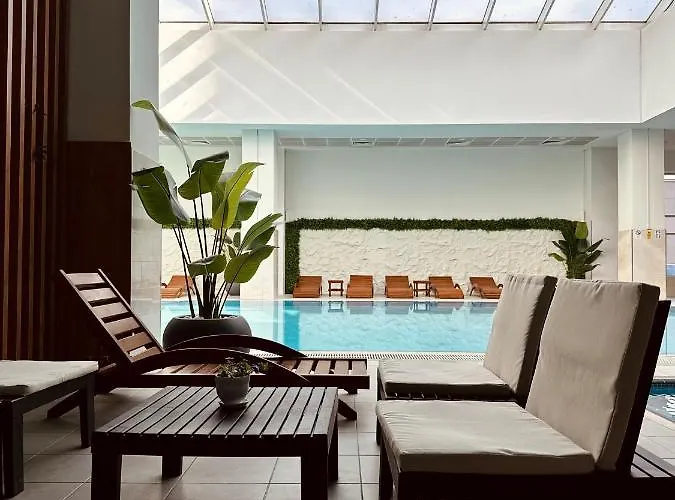 Royal Kate Included, 32nd Floor Apartment