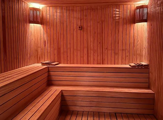 Royal Kate Included, 32nd Floor