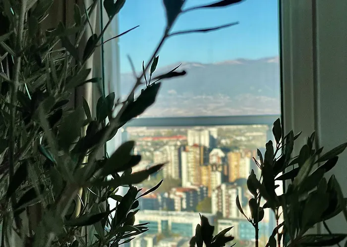 Royal Kate Included, 32nd Floor Apartment