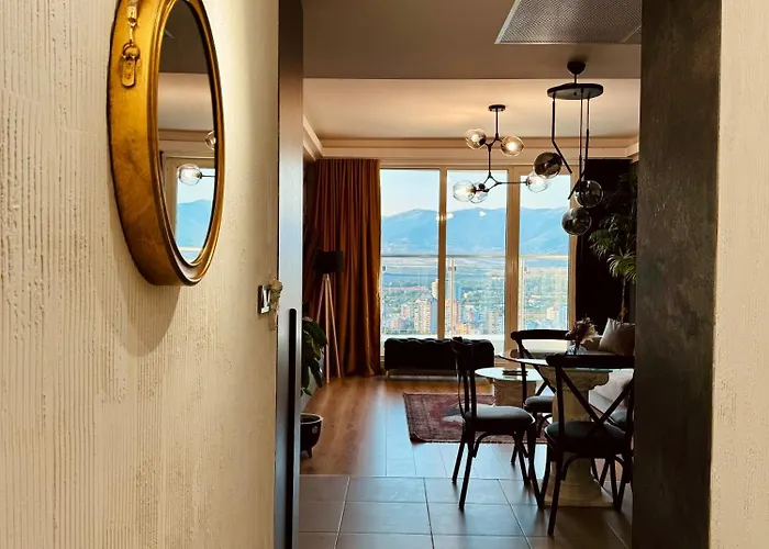 Royal Kate Included, 32nd Floor Apartment