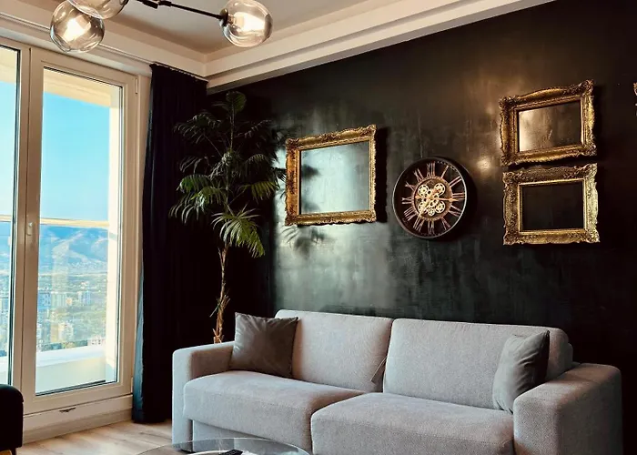 Royal Kate Included, 32nd Floor Apartment