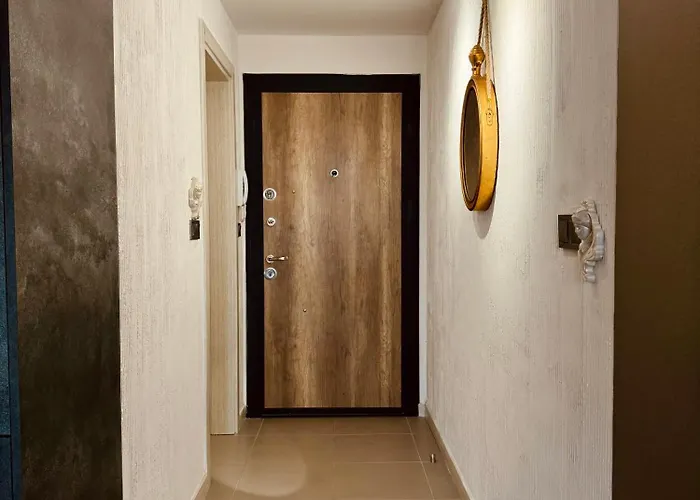 Royal Kate Included, 32nd Floor Apartment